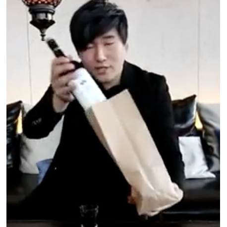 Bouteille qui disparaît (Vanishing Wine Bottle)